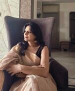 Elegant Golden Linen Saree - Image 5