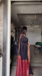 Mul Cotton Black and Red Border Saree - Image 2