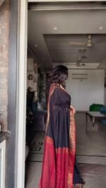 Mul Cotton Black and Red Border Saree - Image 2